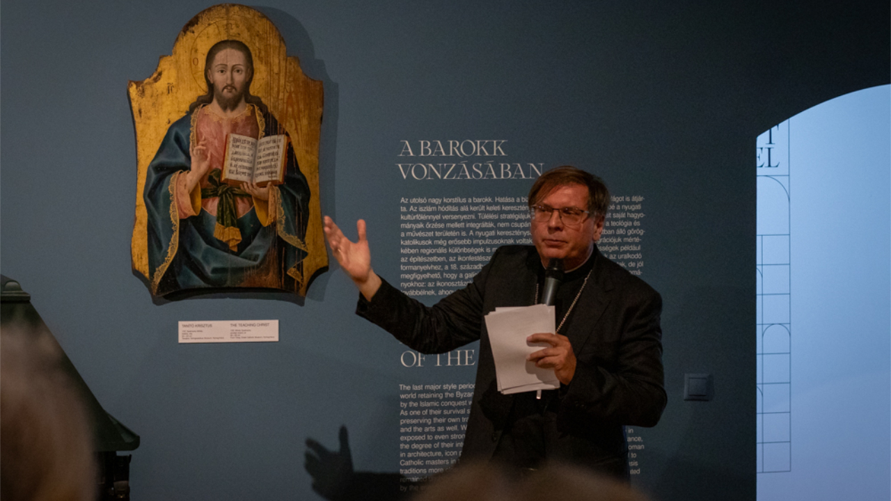 Vígasztaló képek – Fabinyi Tamás evangélikus püspök tárlatvezetése