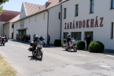 Kép szöveg