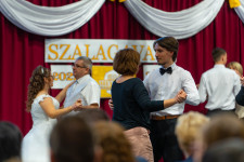 Kép szöveg