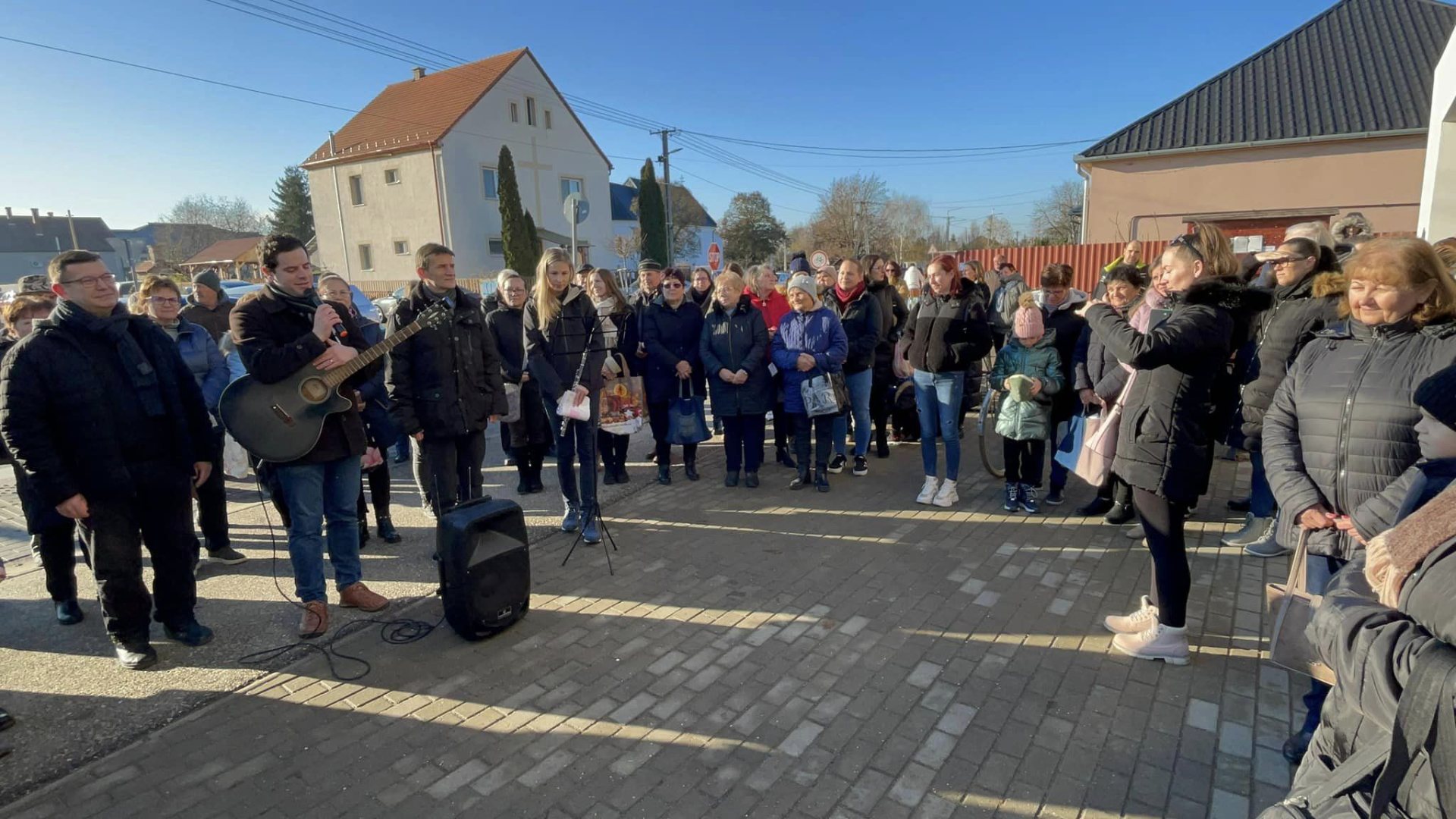 Adventi ökumenikus flashmob Leveleken