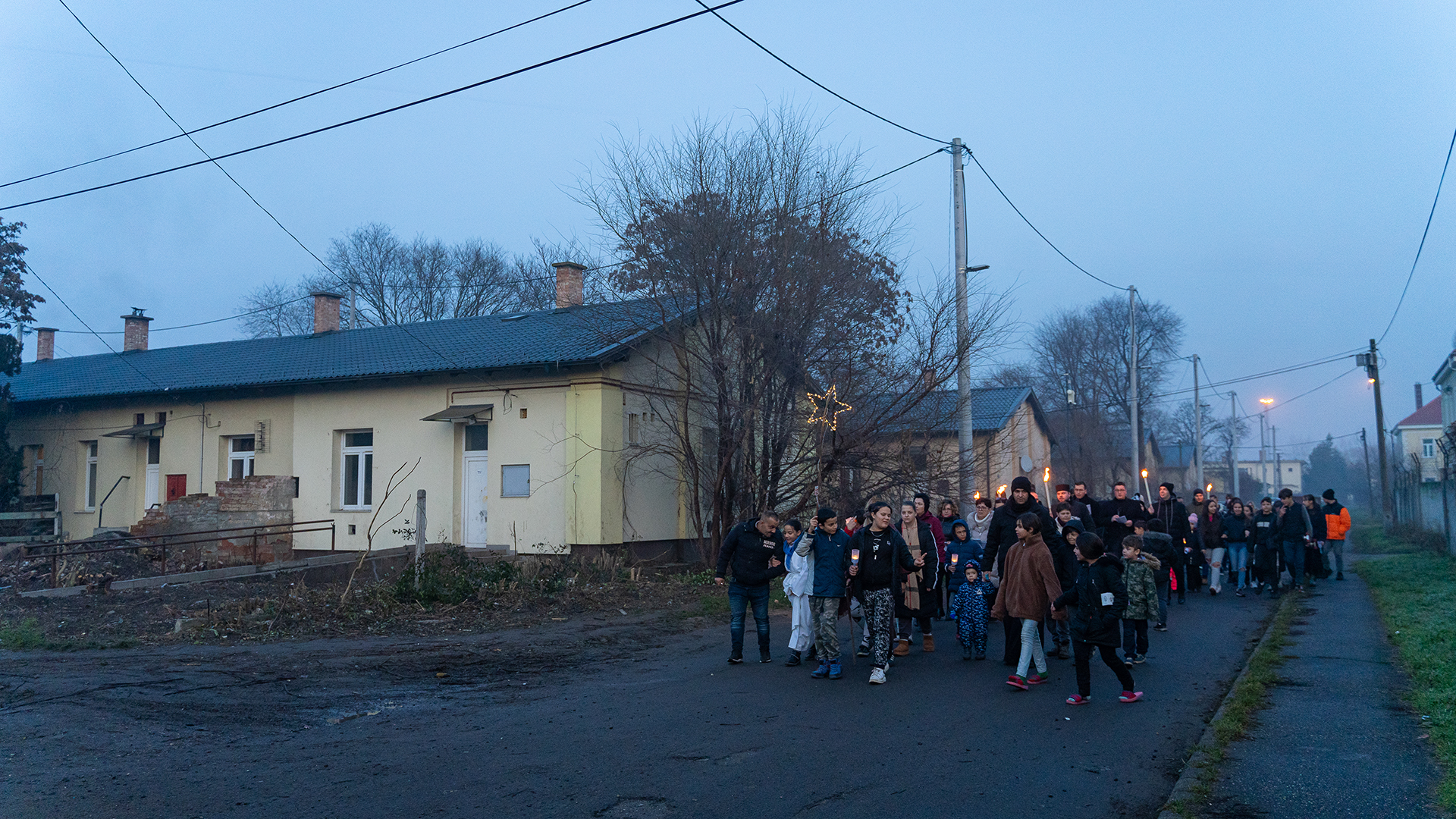 Fényt és meleget árasztani – kántálás a Huszártelepen