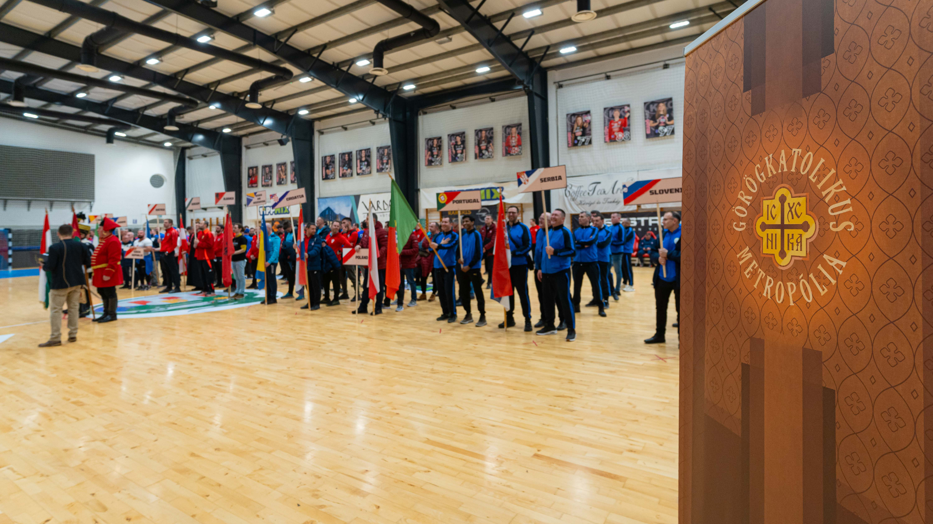 Történelmet írtunk – gyönyörű szentmisével és káprázatos ünnepséggel vette kezdetét a katolikus papok futsal-Európa-bajnoksága Kisvárdán