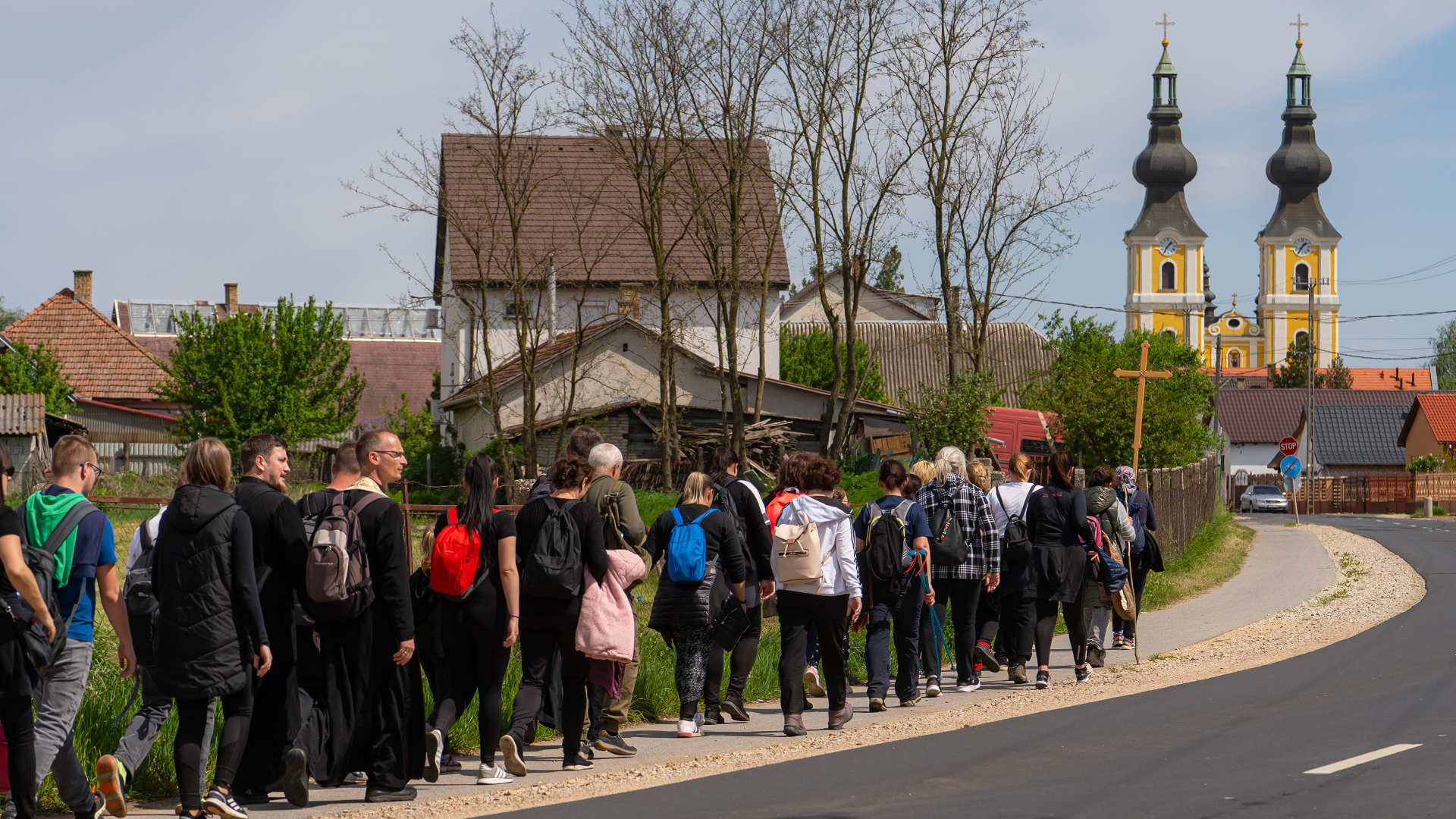 Ferenc pápa temetésének napján Őszentségéért zarándokoltak Máriapócson – képriport