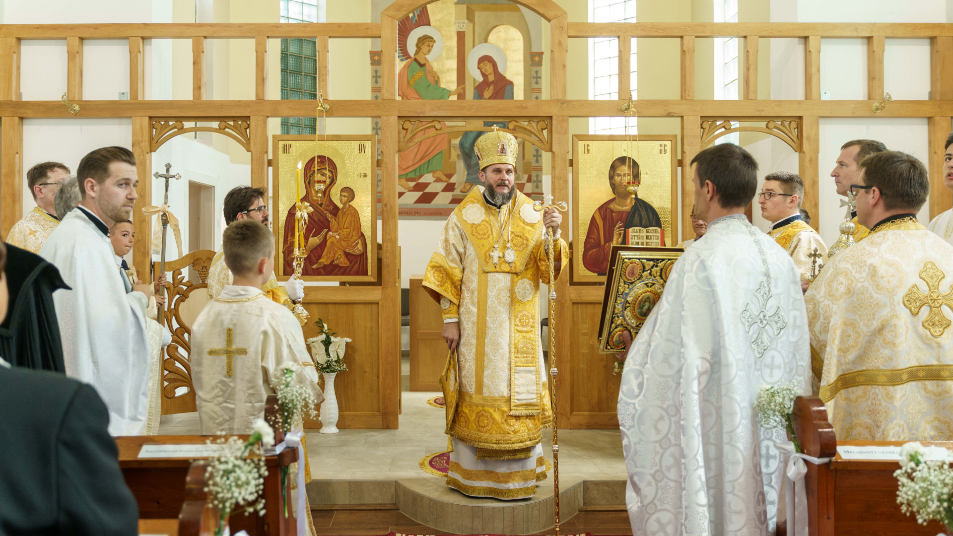 A csendben szolgáló szeretet – oltár-, ikonosztázion- és parókiaszentelés Apagyon