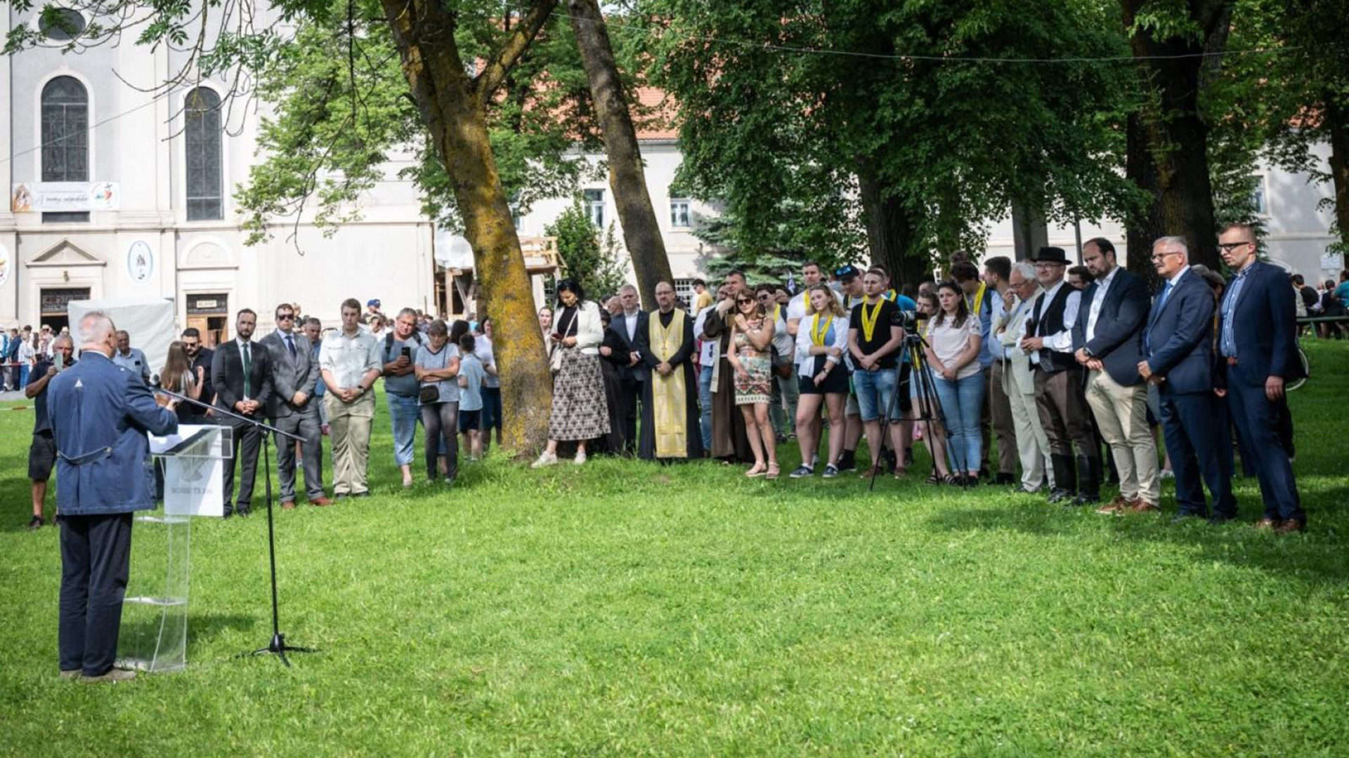 Megnyílt a nemzeti kegyhelyeink örökségét bemutató kiállítás Csíksomlyón