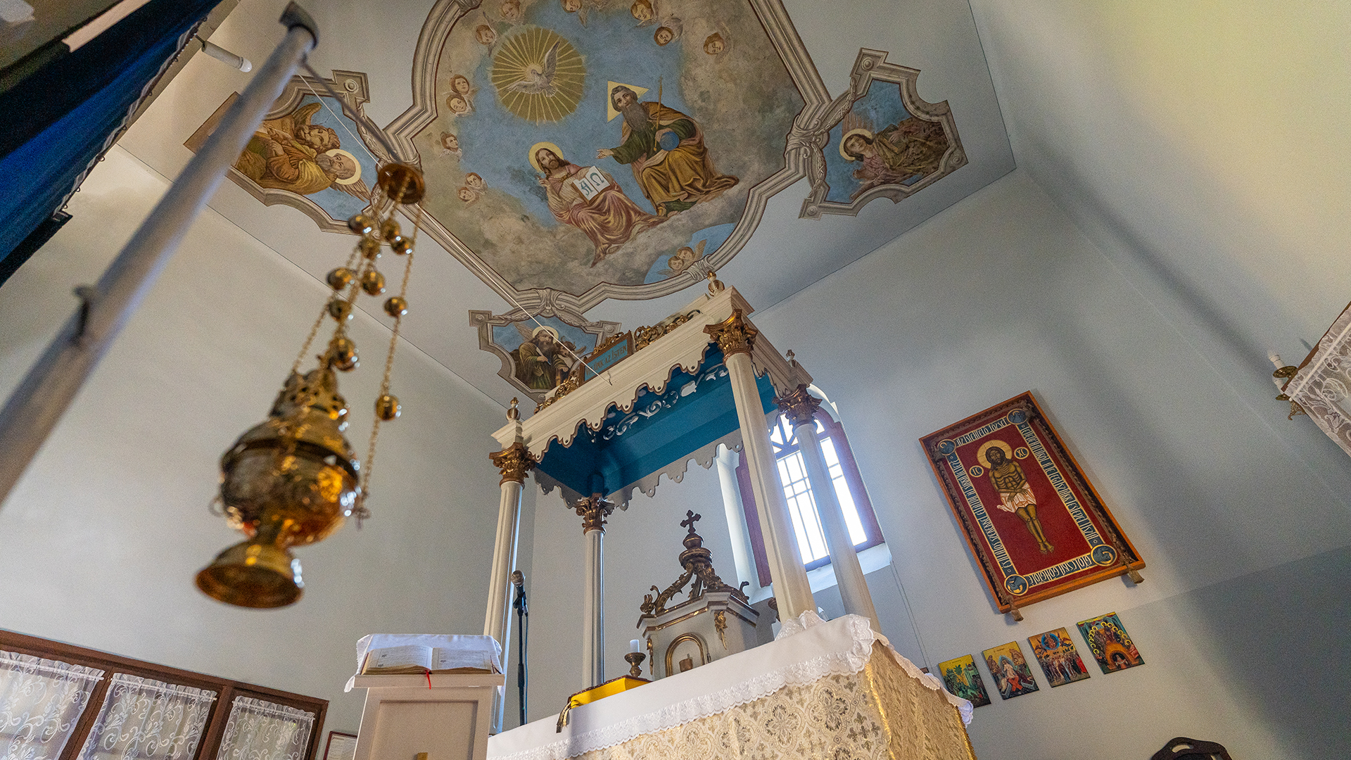 Bepillantás a nyírbélteki templomba