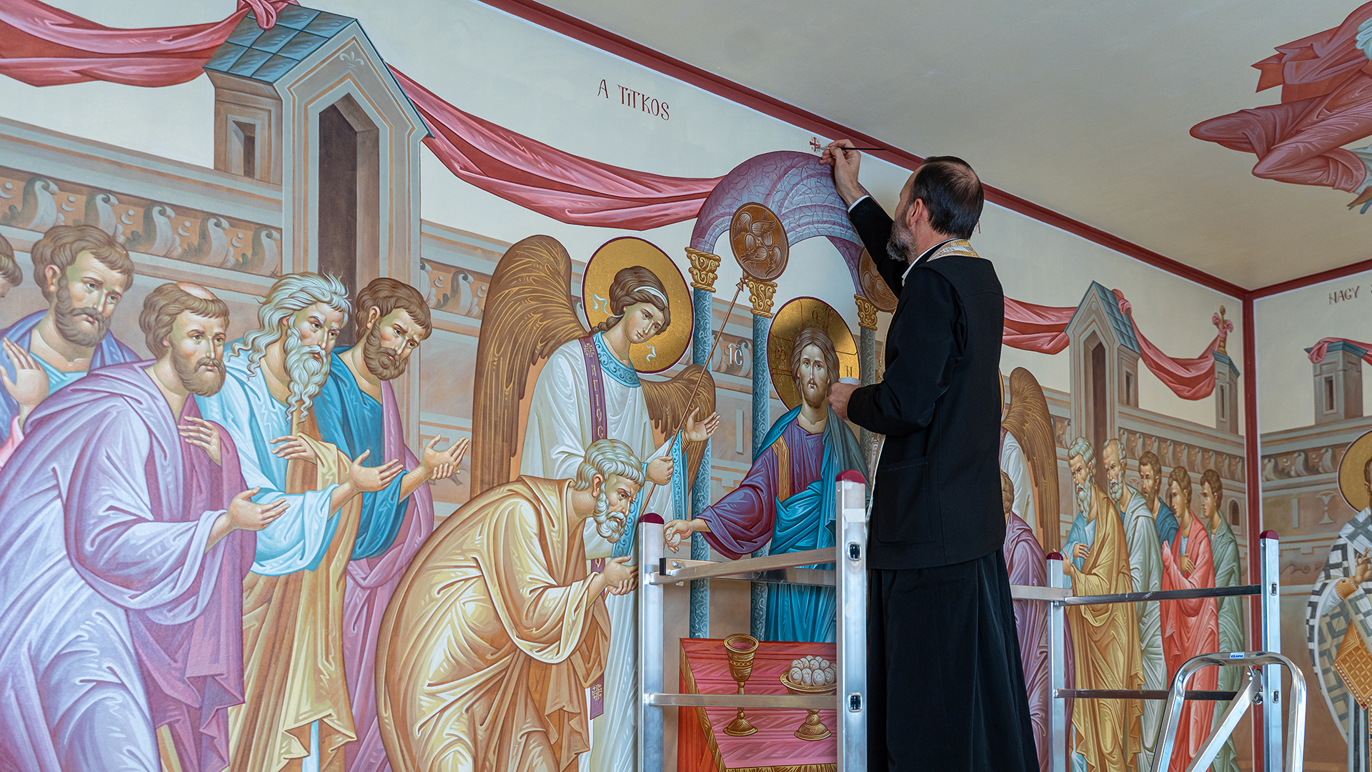 Püspöki kézjegy tette teljessé a Szent Miklós-ház kápolnájának festését